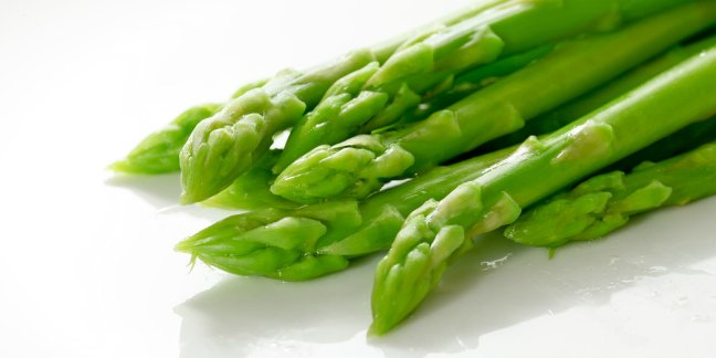 Fresh asparagus is easy to prepare for baby! Find out how to give baby this yummy treat.