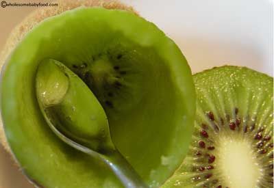 preparing kiwi for babies to eat